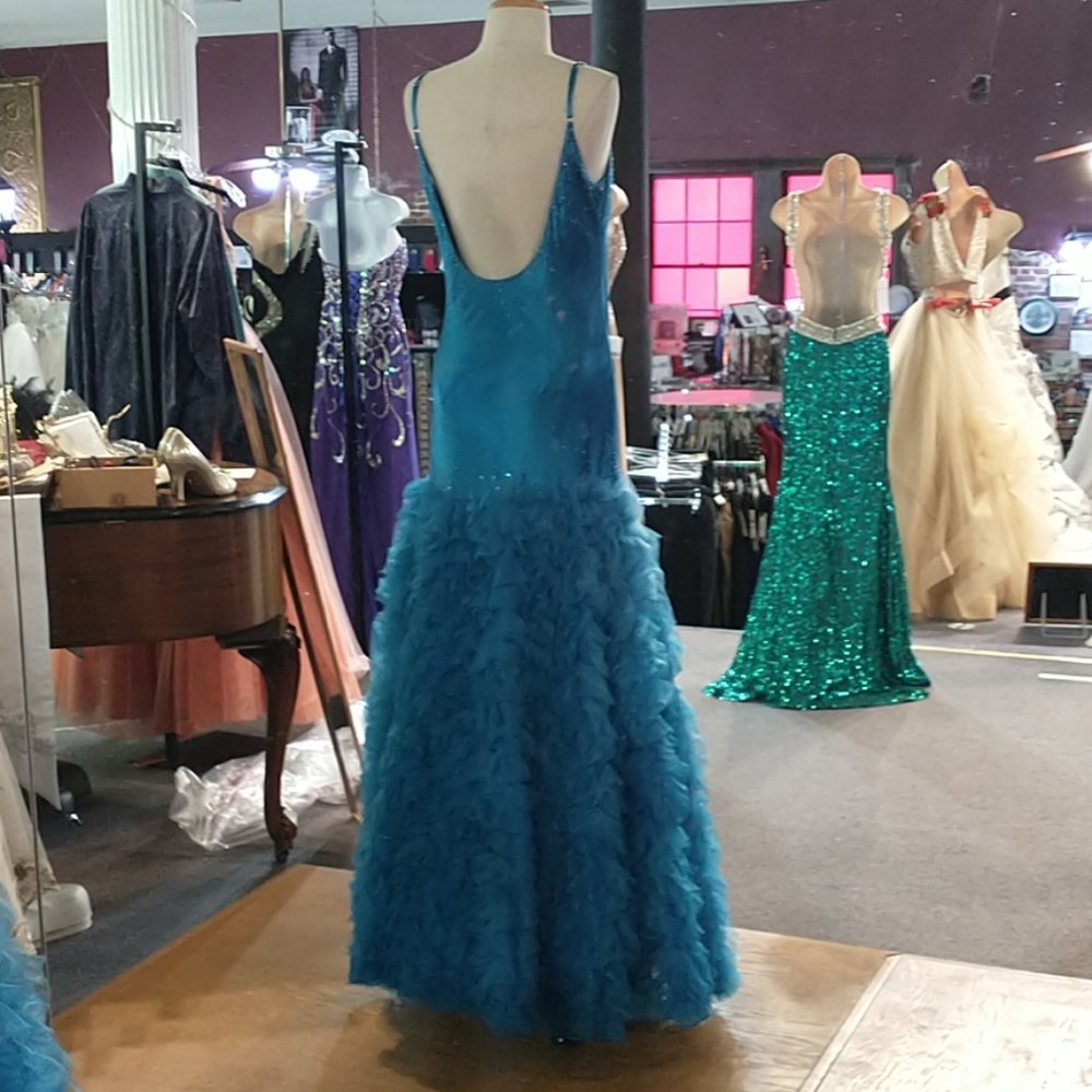 Prom dress - Picture 2 of 6